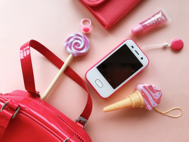 小学生の子供の留守番にも使える連絡手段をスマホ以外の方法も含めて紹介